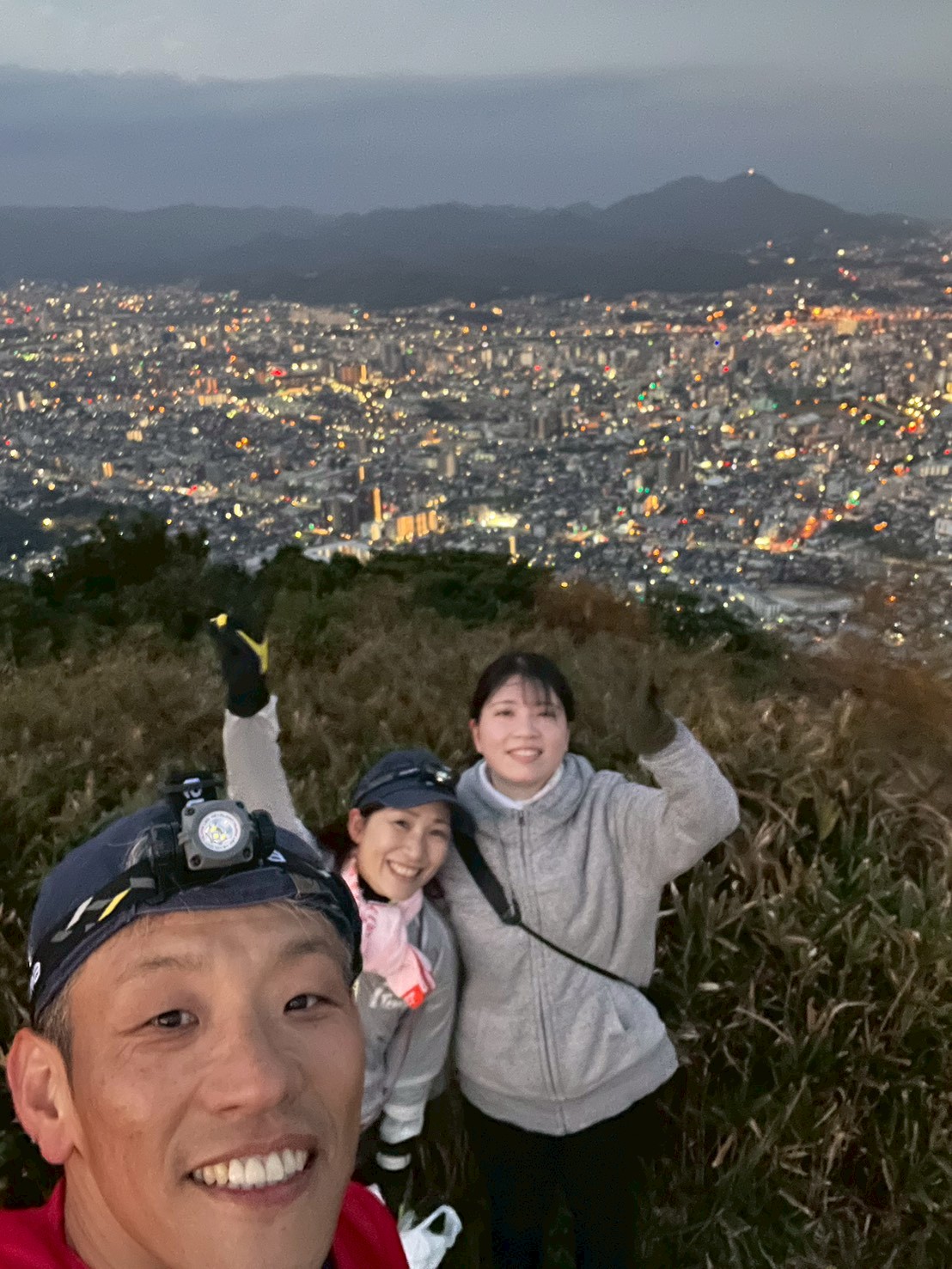 テッペン部活動レポート｜日の出前の小文字山、夜景と冷たい風の中で感じた朝